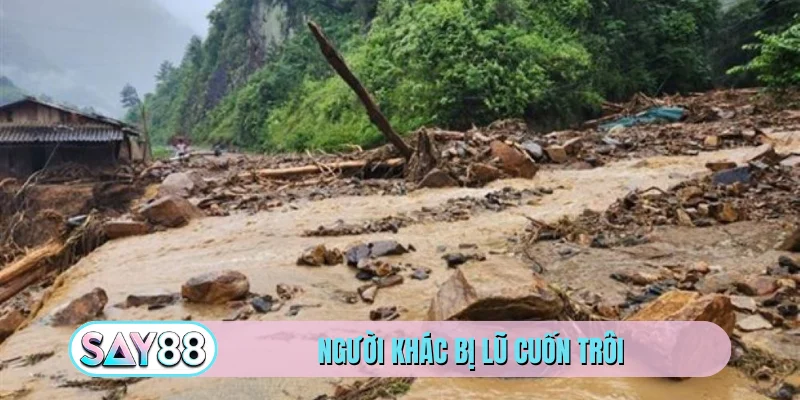 Người khác bị lũ cuốn trôi